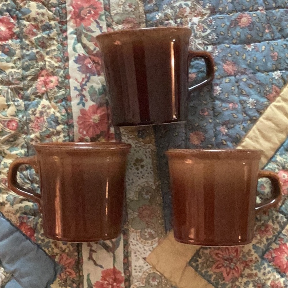 Set of threeTaylor International USA Brown mugs